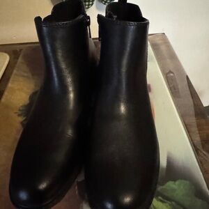 Sonoma Textured Black Footwear